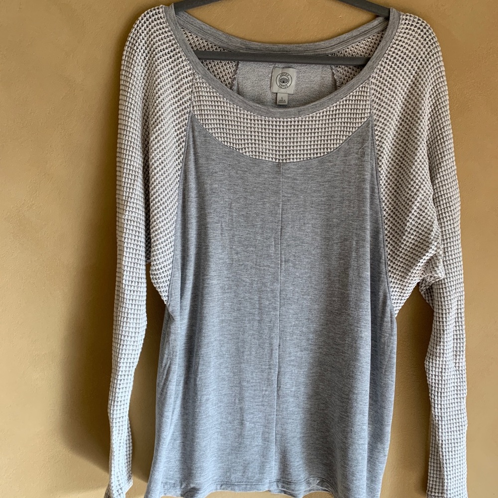 Gray and white mesh/cotton sweatshirt